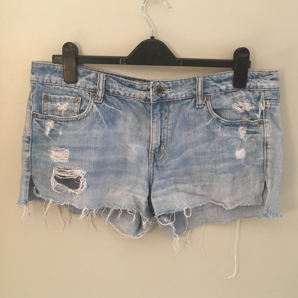 American Eagle distressed light wash shorts 10